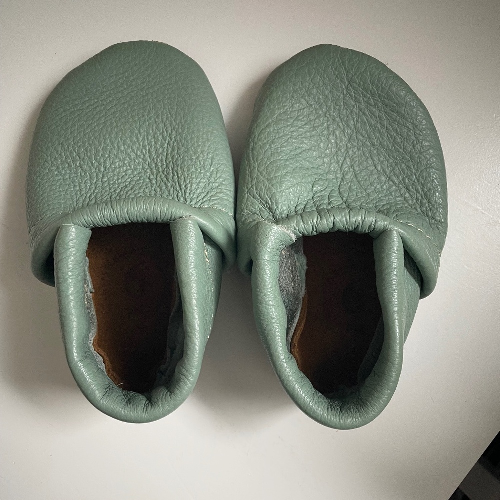 Starry Knight leather moccasin size 6